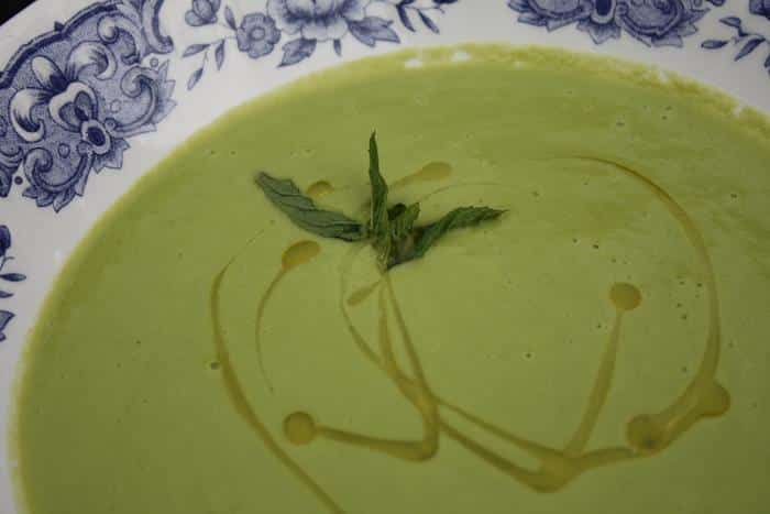 Sopa de guisantes y menta