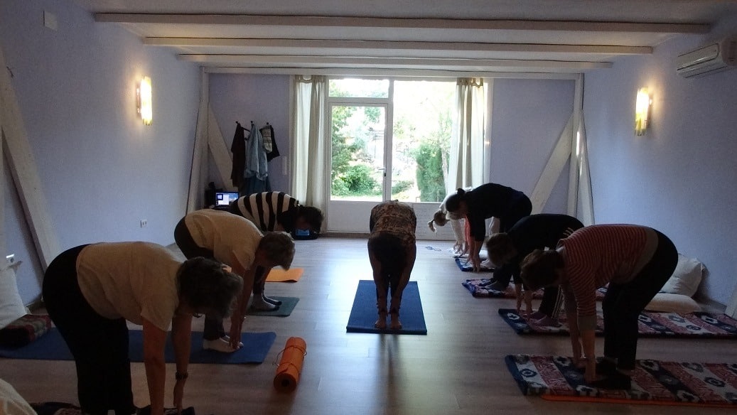 Retiro de yoga de fin de semana para personas mayores de 50 años.