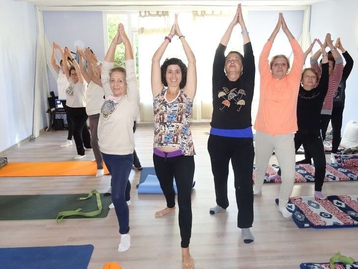 Retiro de yoga para mayores de 50 años.